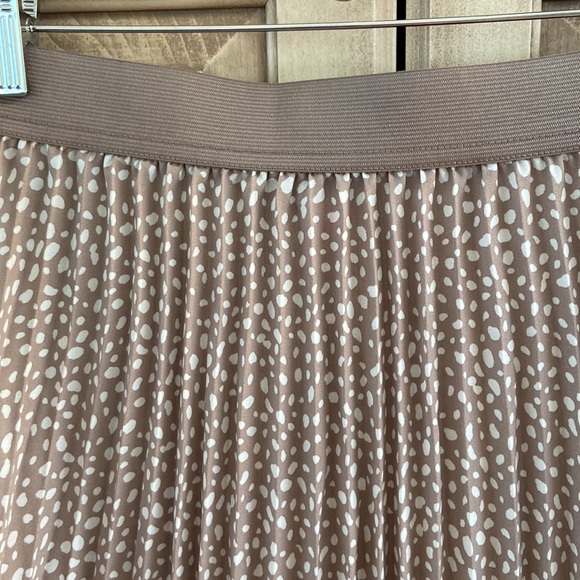 Vince Camuto cafe/white accordion pleat skirt NWT - Picture 5 of 11